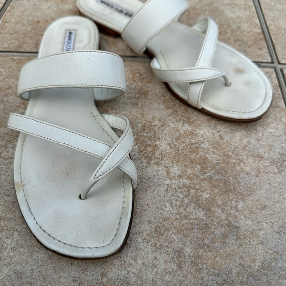 Manolo Blahnik
Susa Flat Leather Sandals - Picture 10 of 15